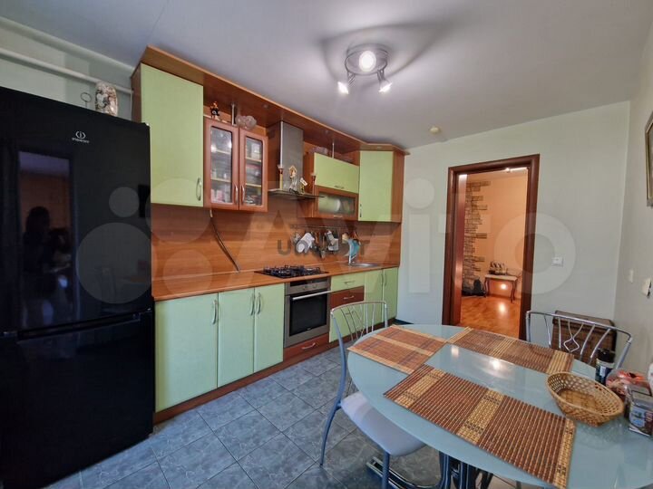 3-к. квартира, 92 м², 3/10 эт.