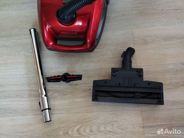 Пылесос magnit RMV-1642