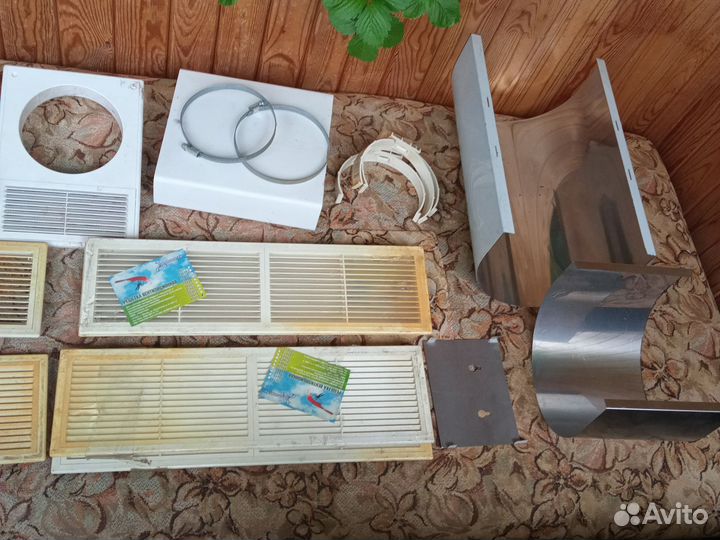 Для вентиляции и вытяжки решетки хомуты