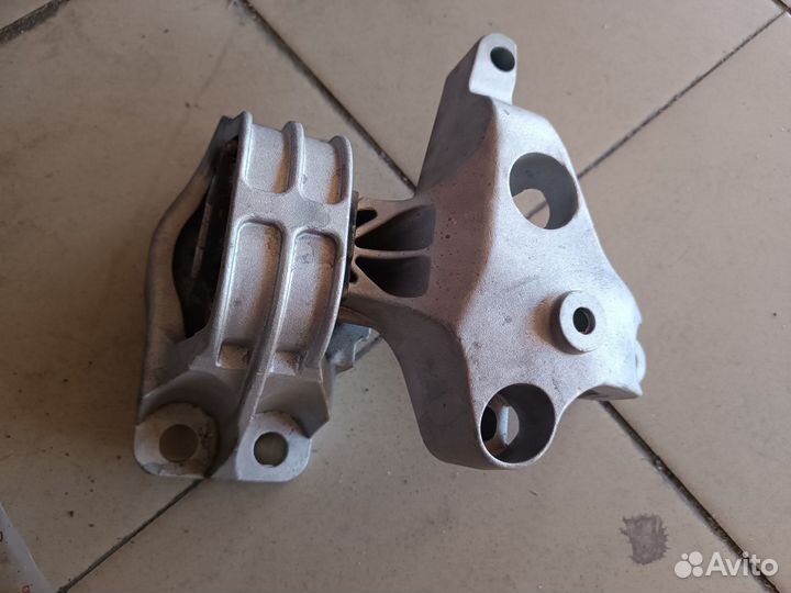 Опора двигателя правая renault 8200805809