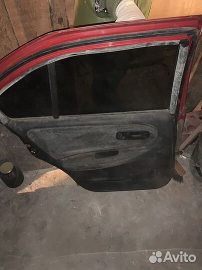 Дверь задняя левая Nissan Primera