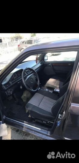 Mercedes-Benz W124 2.2 AT, 1992, 300 000 км