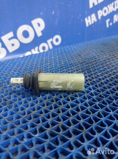 Концевик лючка бензобака Nissan Murano Z50