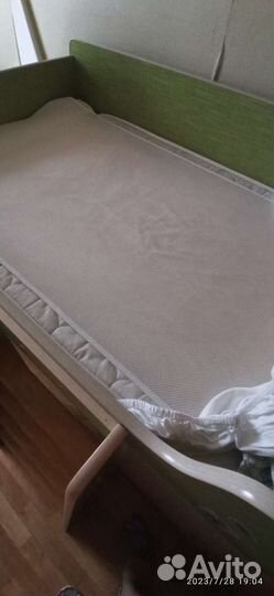 Детская кровать чердак со шкафом