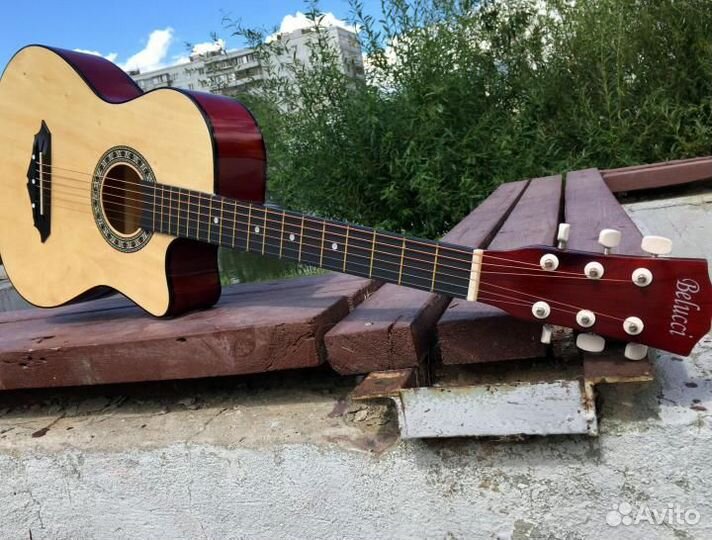 Акустическая гитара