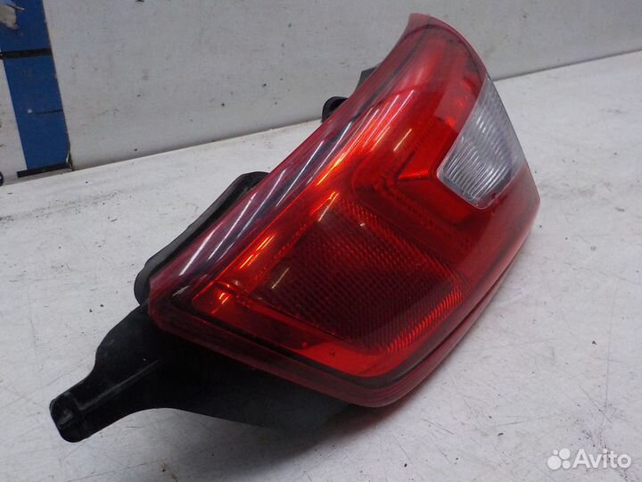 Фонарь задний правый внутренний Nissan Qashqai 201