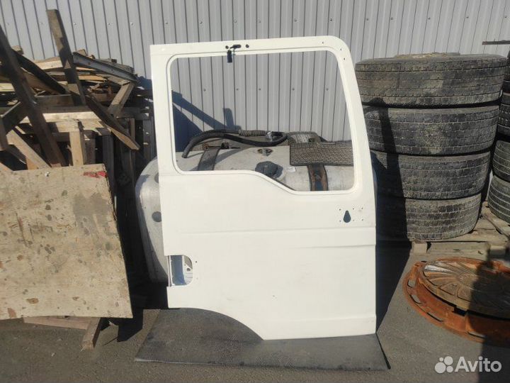 Дверь боковая правая Man Tgs