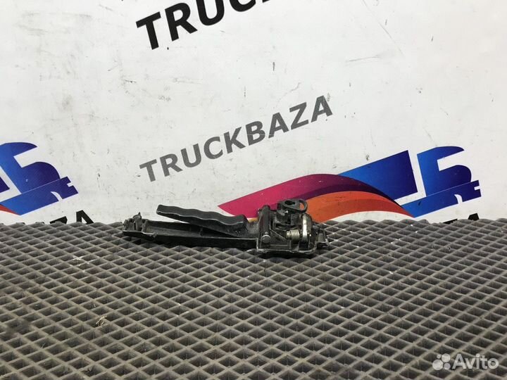 1305480 Ручка двери наружная правая