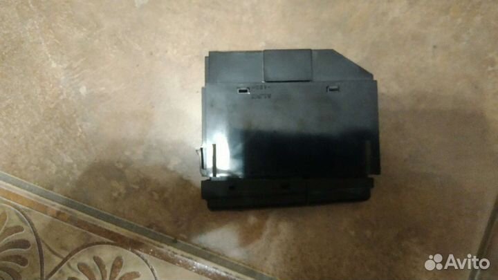 Кнопка обогрева заднего стекла Тойота Авенсис 2