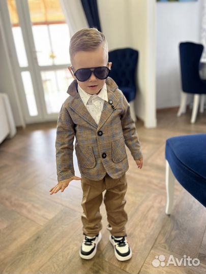 Костюм нарядный на мальчика