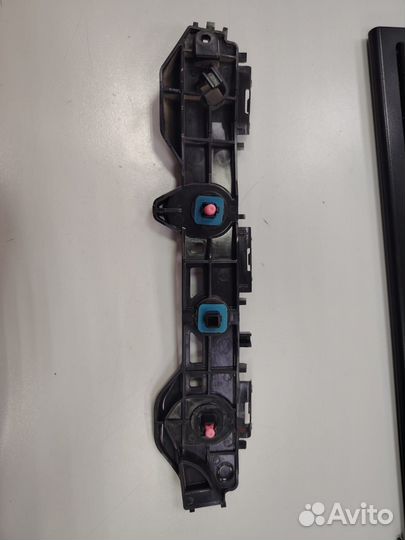 Кронштейн заднего бампера R Toyota Corolla Sport Z