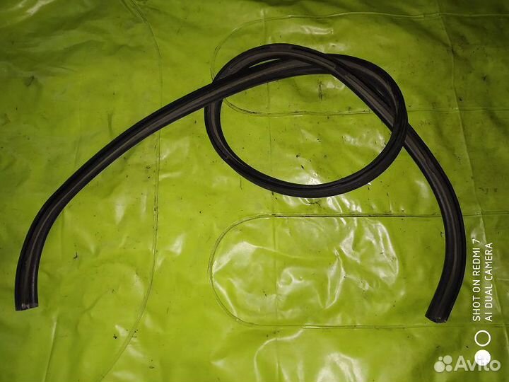 Уплотнитель капота зад Subaru Outback BM9 BR9 2010