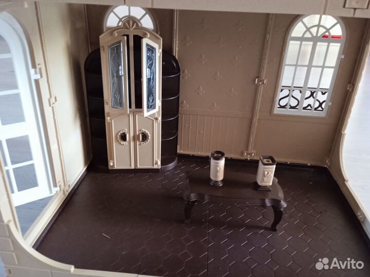 Кукольный домик с мебелью