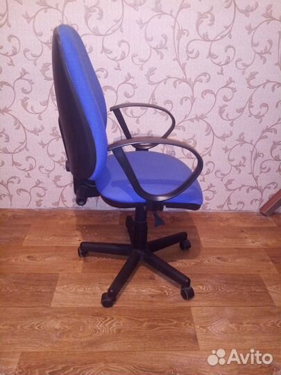 Компьютерный стол +кресло