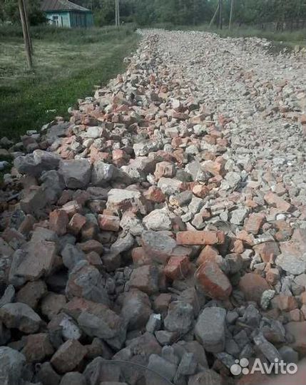 Малое Верево. Приму бой кирпича, бетона, асфальт