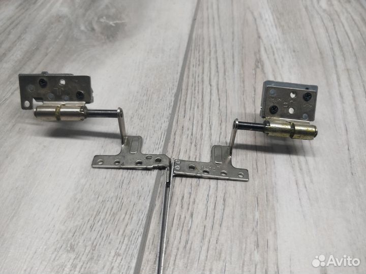 Петли матрицы Lenovo IdeaPad Y560 fbkl3006010