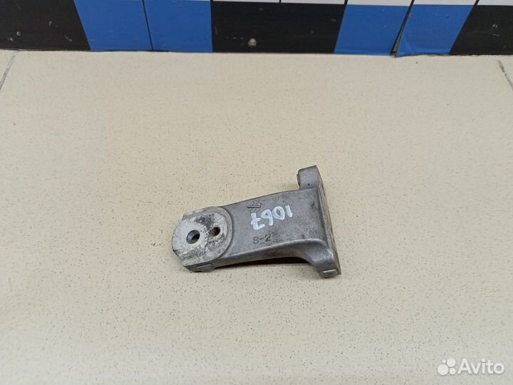 Кронштейн (сопут. товар) Land Cruiser (150) -Prado