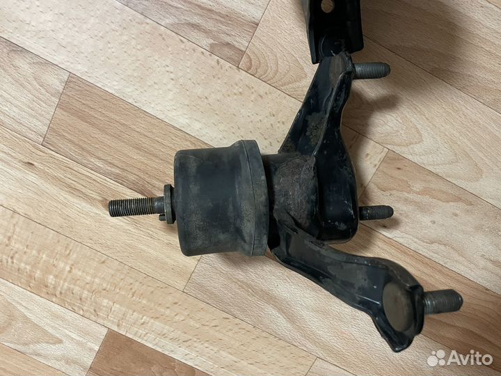 Подушка двигателя camry 40