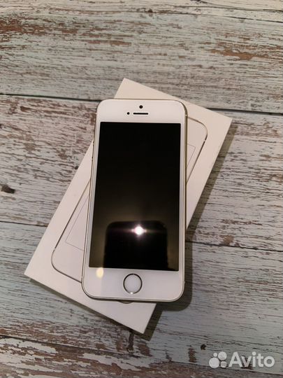 iPhone SE, 32 ГБ