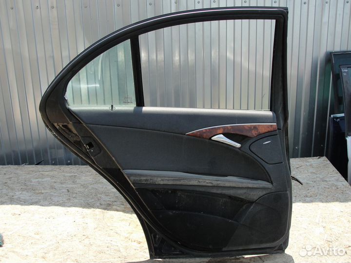 Дверь задняя левая Mercedes w211