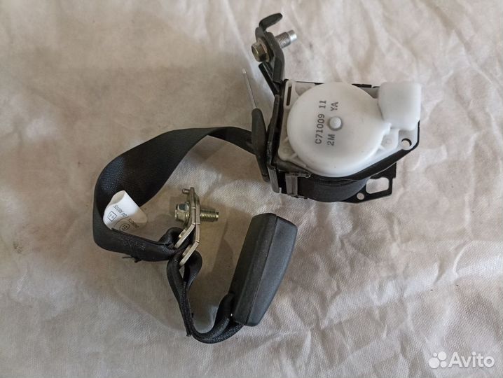 Mazda 3 BL Ремень безопасности задний центральный