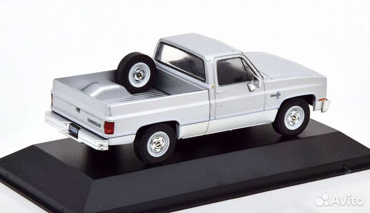 Пикапы 1/43 Ford F-100, Silverado, Toyota Hilux