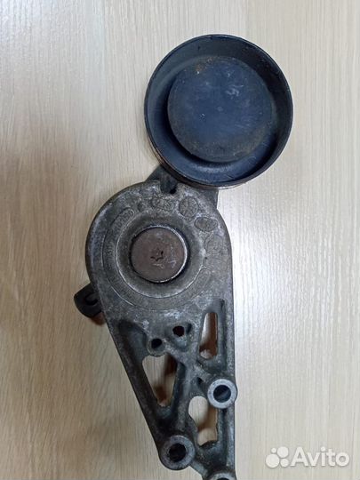 Натяжитель ремня генератора