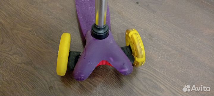 Самокат трехколесный