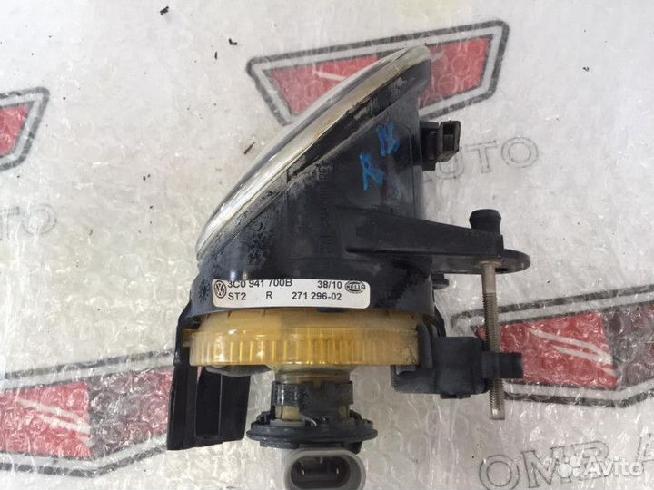 Фара противотуманная правая Пассат Б6