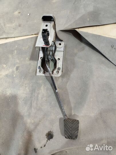 Педаль тормоза, Mitsubishi Lancer X