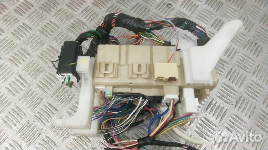 Блок предохранителей toyota verso AR2 (AVN20M102)