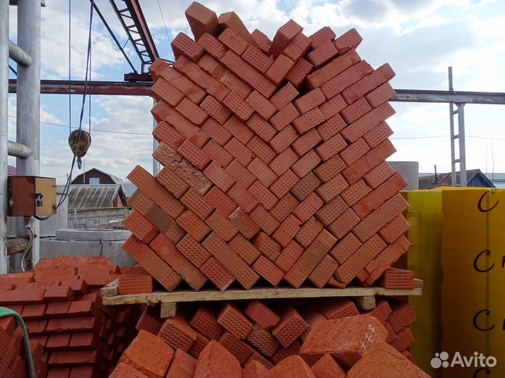 Кирпич цокольный красный
