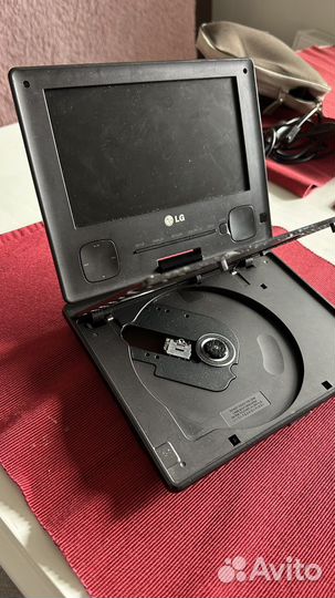 Портативный видеопроигрыватель LG