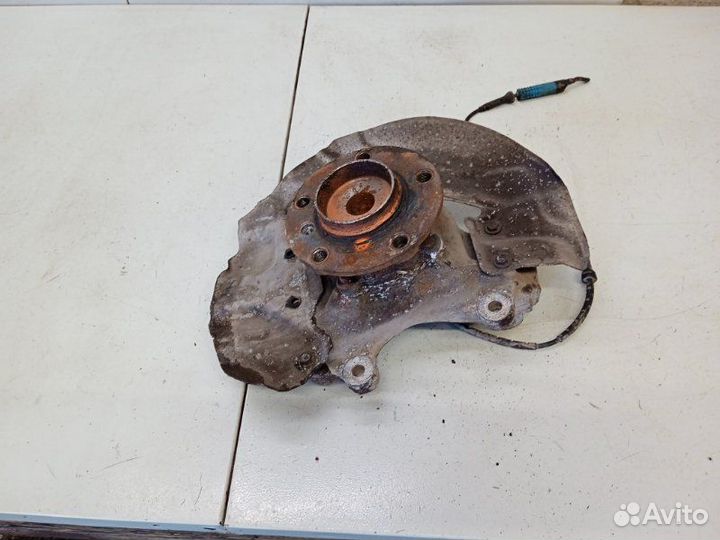 Кулак поворотный передний левый Bmw 7-Series