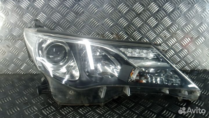 Фара правая Toyota RAV4