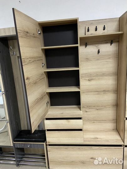 Вешалка с зеркалом