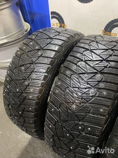 Goodyear Ultragrip 600 215/55 R17 98T