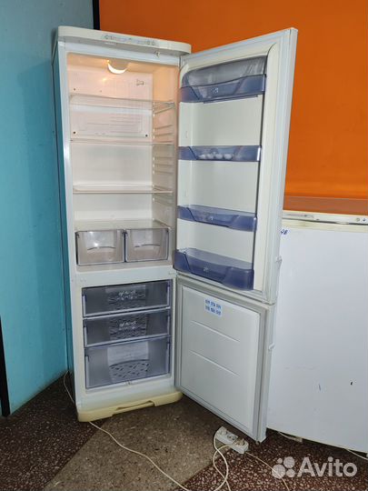 Холодильник Бирюса