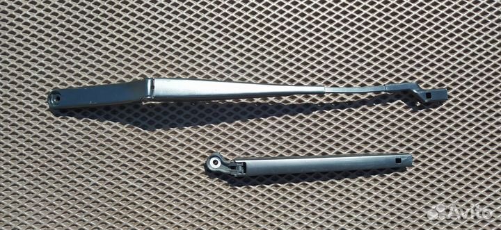 Поводок стеклоочистителя VAG 5JB955409