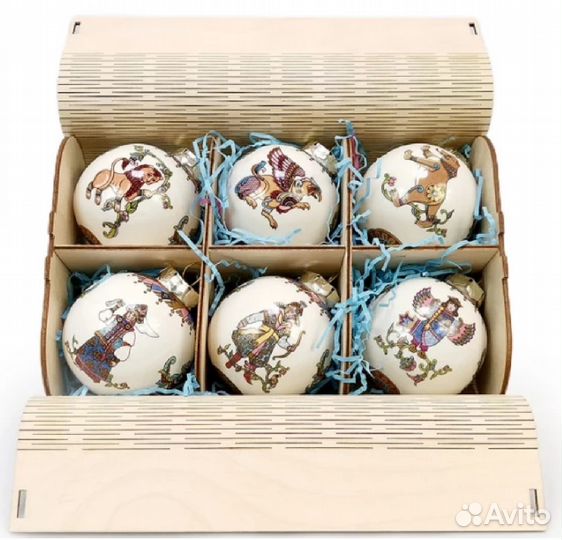 Фарфоровый набор новогодних шаров 