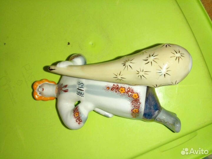 Статуэтка фарфор богатырь (котигорошко)