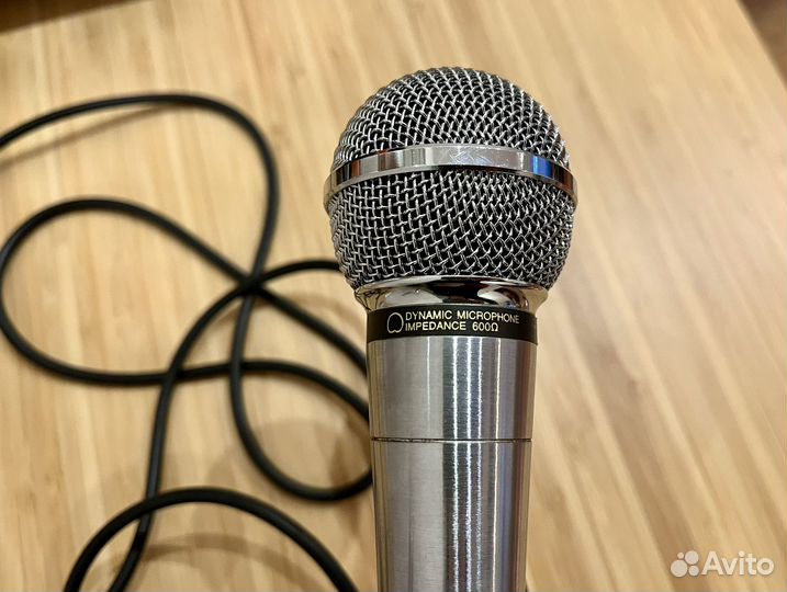 Микрофон для караоке LG с проводом 5 м