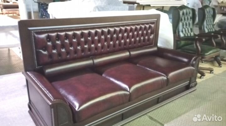 Кожаный диван