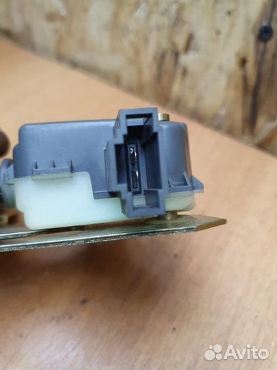 Активатор замка багажника Volkswagen Touareg