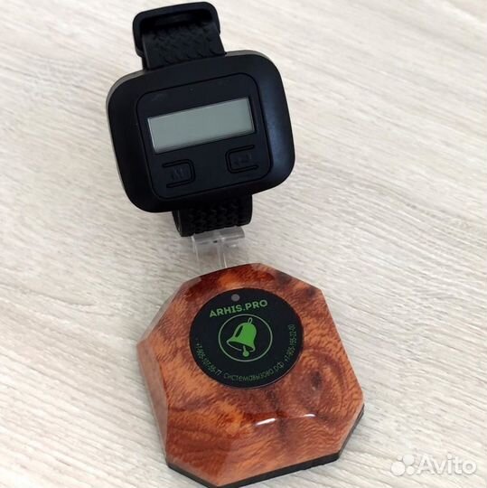 Кнопка вызова официанта Махагон и пейджер часы