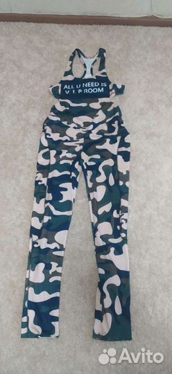 Спортивный комбинезон