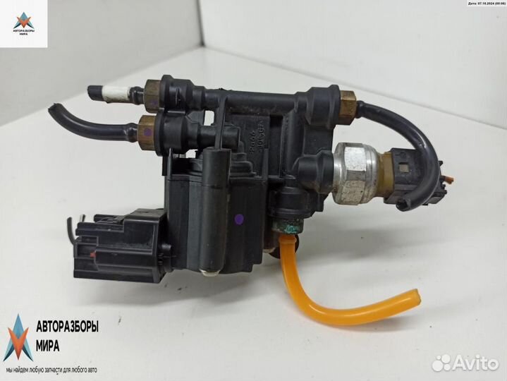 Блок клапанов пневмоподвески Land Rover RVH000046