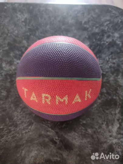 Баскетбольный мяч маленький