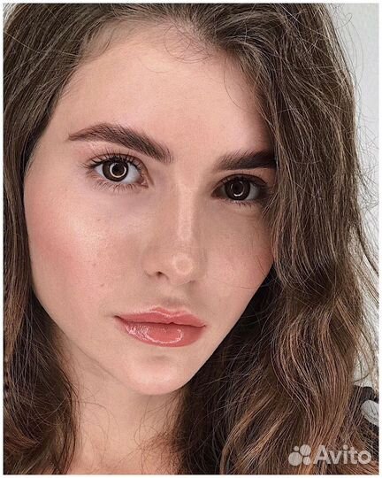 Визажист бровист