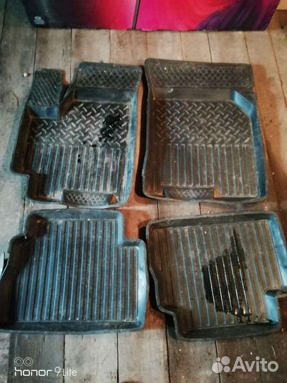 Автомобильные коврики резиновые